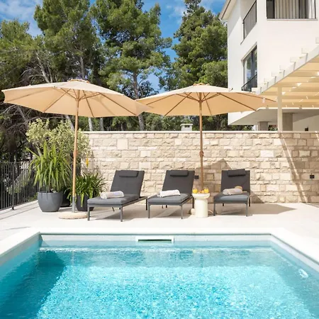 Villa Vartal *