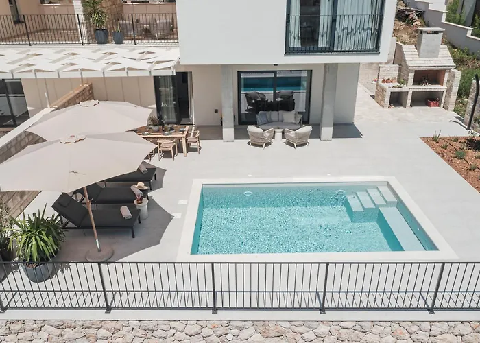Villa Vartal *